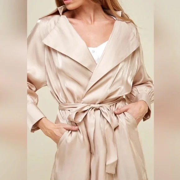 Woman’s Tan duster with belt - Picture 2 of 2